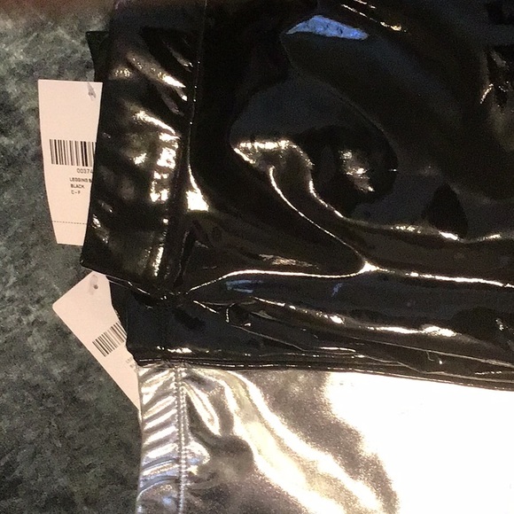 BUNDLE 2 Patent leather biker short, bundle - Picture 6 of 12